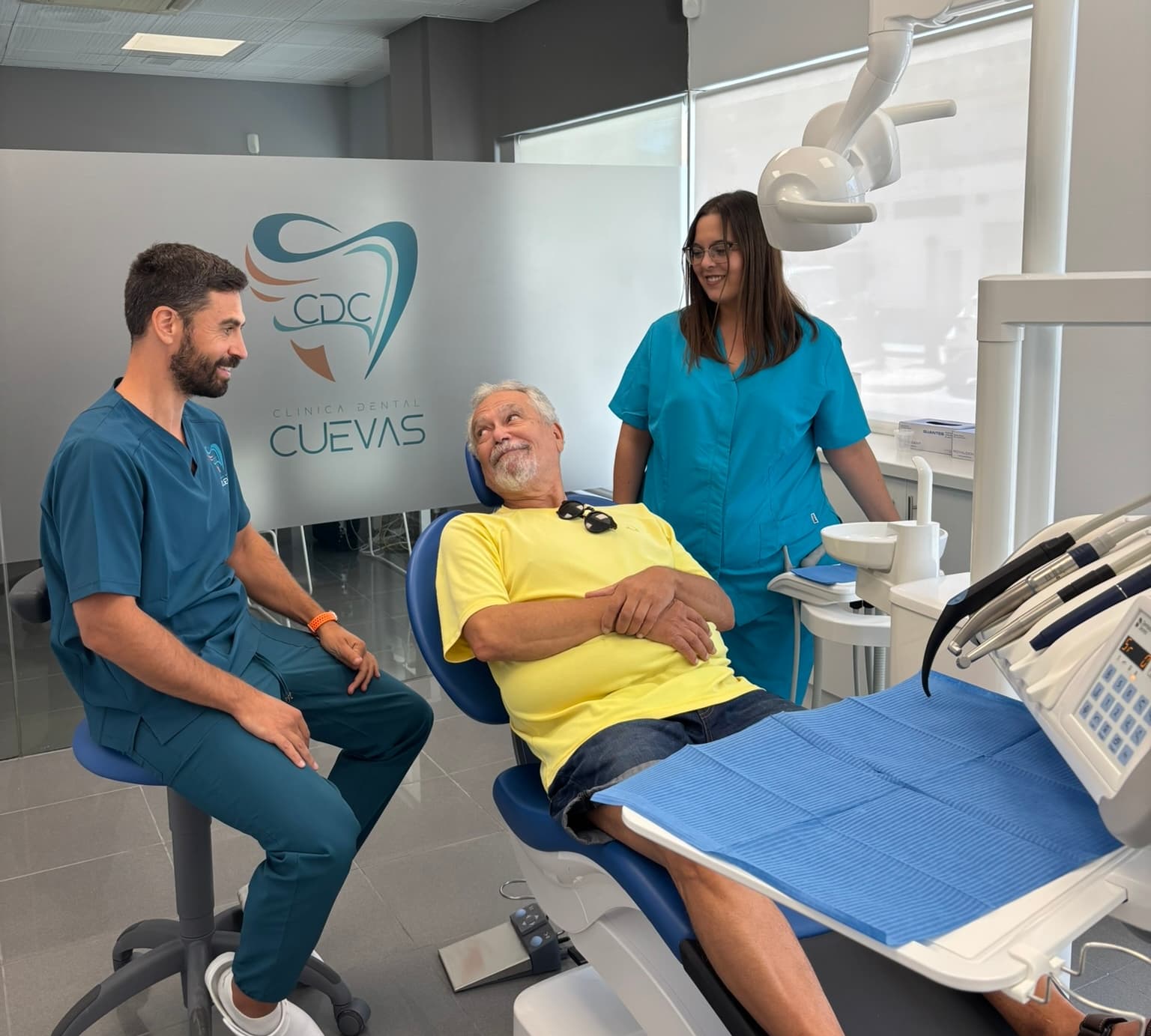 Interior de Clínica Dental Cuevas en Torre del Mar - Instalaciones modernas y acogedoras